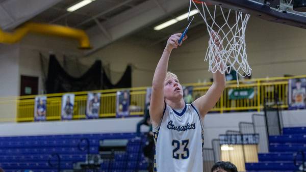 Photos: Marquette boys basketball clinches Regional title against St. Bede