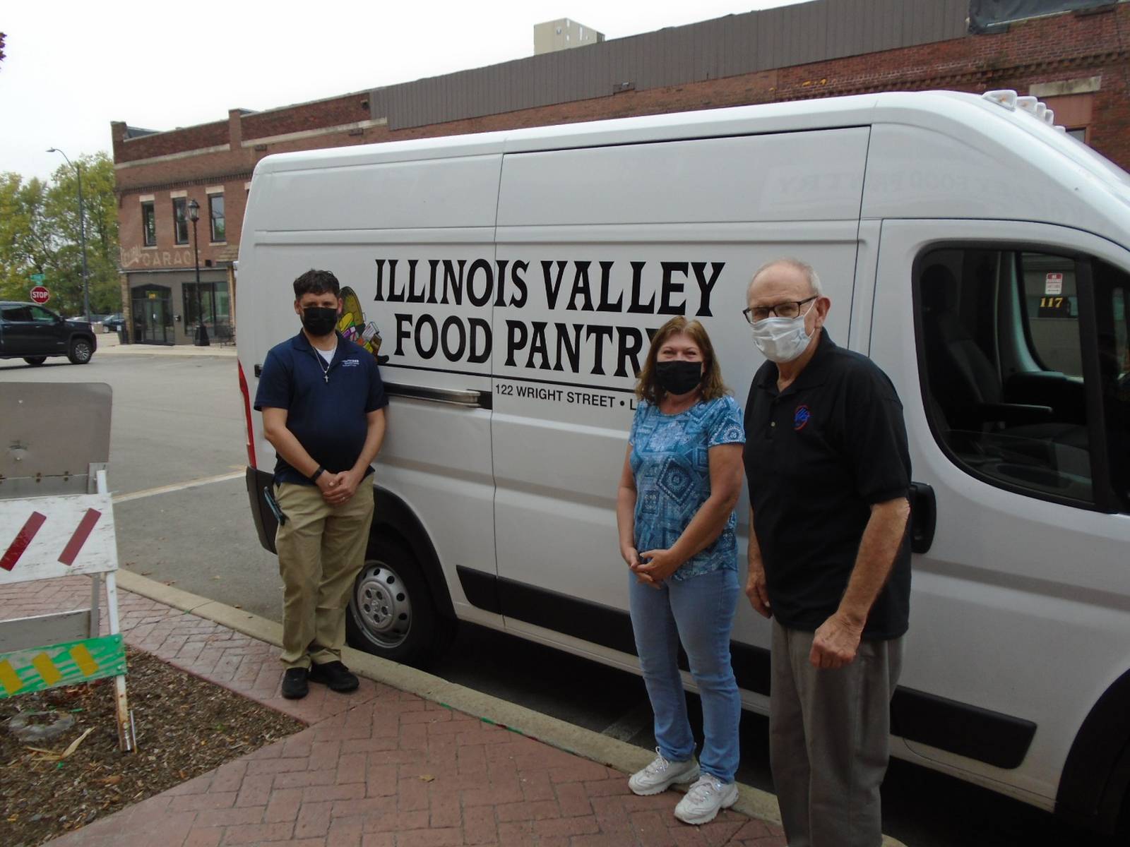 Photo Oglesby Elks pitches in for Illinois Valley Food Pantry van