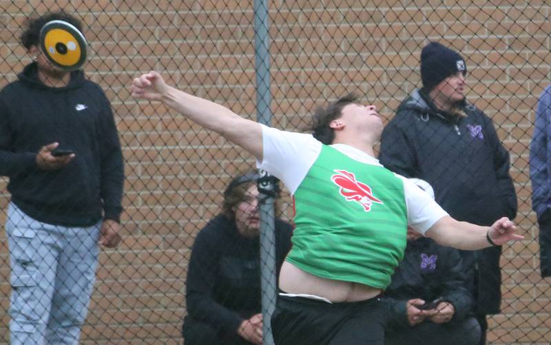 L-P's Ricardo Santiago throw discus during the Class 2A Sectional meet on Wednesday, May 21, 2025 at Pontiac High School.