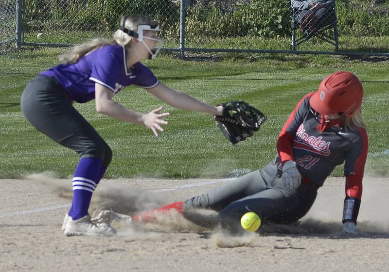 Ott Rochelle 2 Ottawa’s Piper Lewis beats the throw ahead of the page by Rochelle’s Camryn Metzger at 3rd base Wednesday at Ottawa.