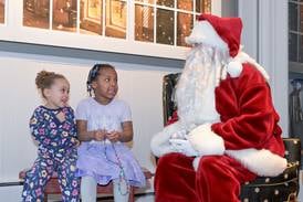 Photos: Visits with Santa in Geneva