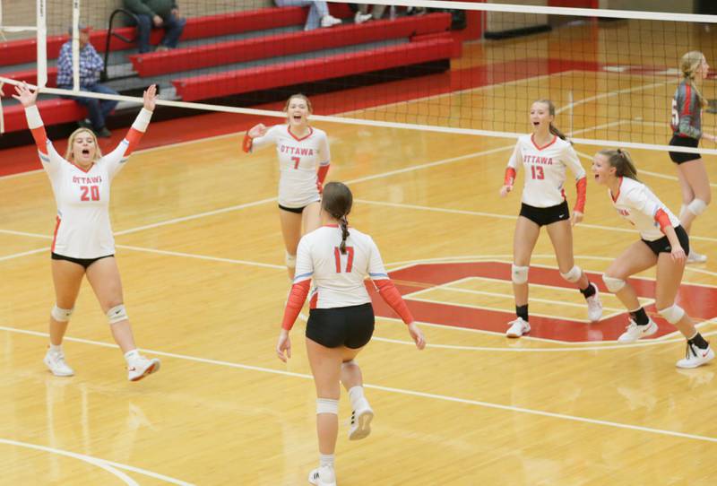 Members of the Ottawa volleyball team react after scoring a point against L-P on Tuesday, Oct. 18, 2022 at Kingman Gymnasium in Ottawa.