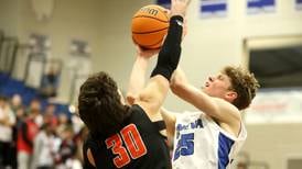 Hudson Kirby sinks go-ahead free throw with 2.5 seconds left to help Geneva defeat Wheaton Warrenville South