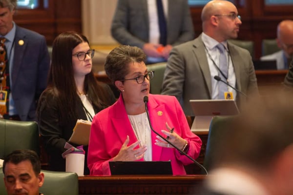 Illinois House narrowly advances measure aiming to control prescription drug prices