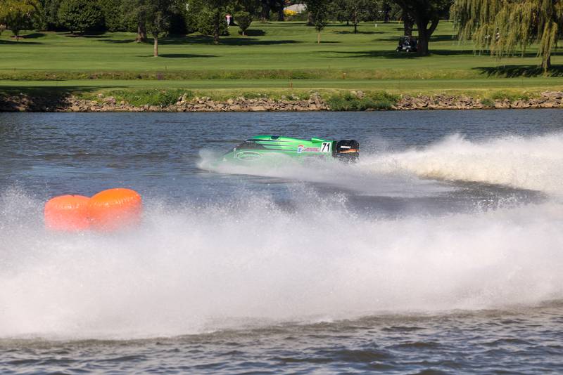 Jimmy Kerr accelerates out of a turn in the F200 heat race Sunday, Aug. 31, 2025, during the Kankakee River Valley Regatta.