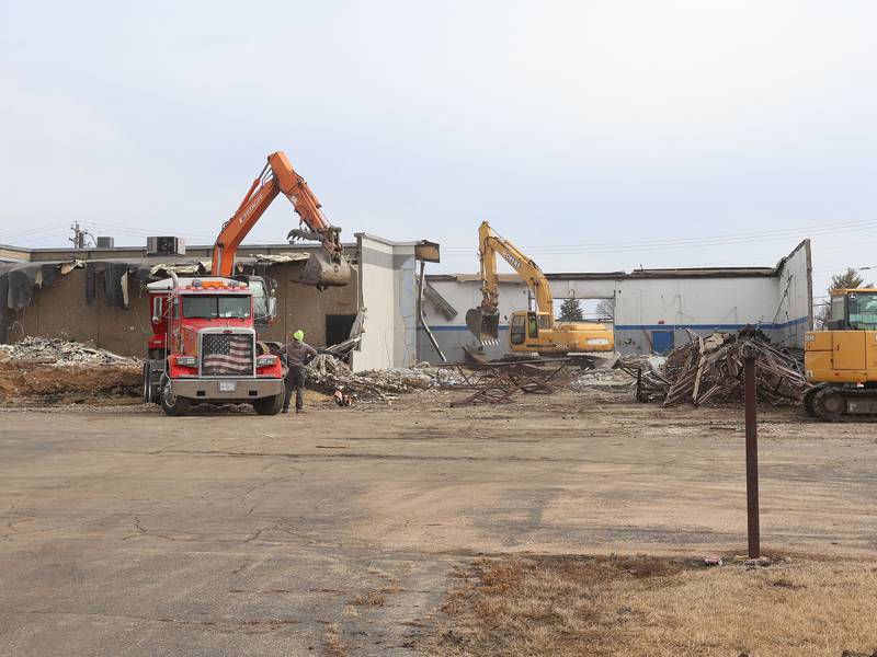 Photos: Bill Walsh Coronet dealer demolished in Peru
