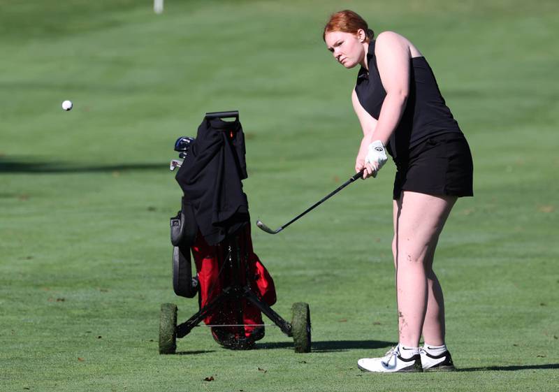 Ottawa’s Gwen Jimenez hits from the second fairway Tuesday, Sept. 23, 2025, during the Interstate 8 girls golf meet at the Sycamore Golf Club.