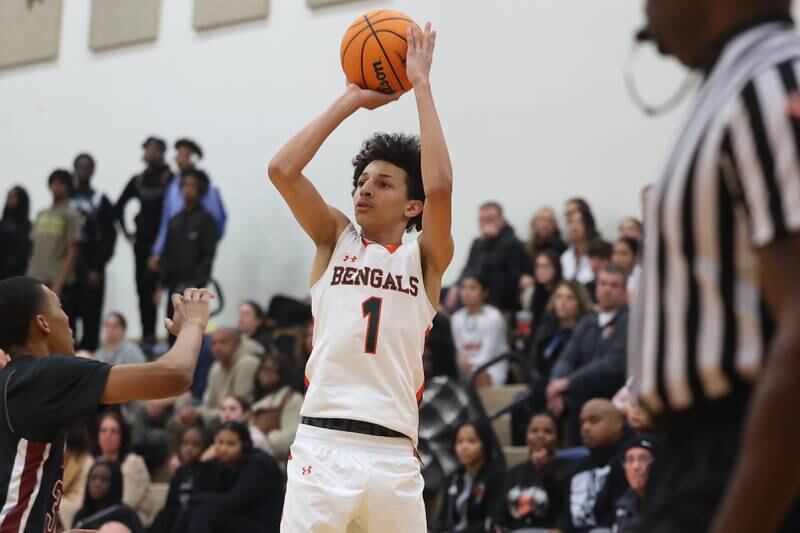 Plainfield East’s Kierre Miller takes the outside shot against Plainfield North on Tuesday, Jan 14, 2025.