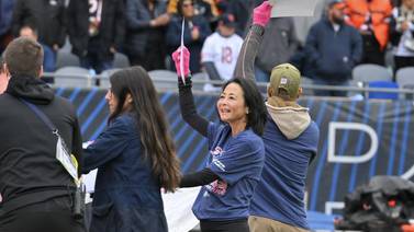 Advocate Health Care breast cancer survivors take center stage at Bears’ game