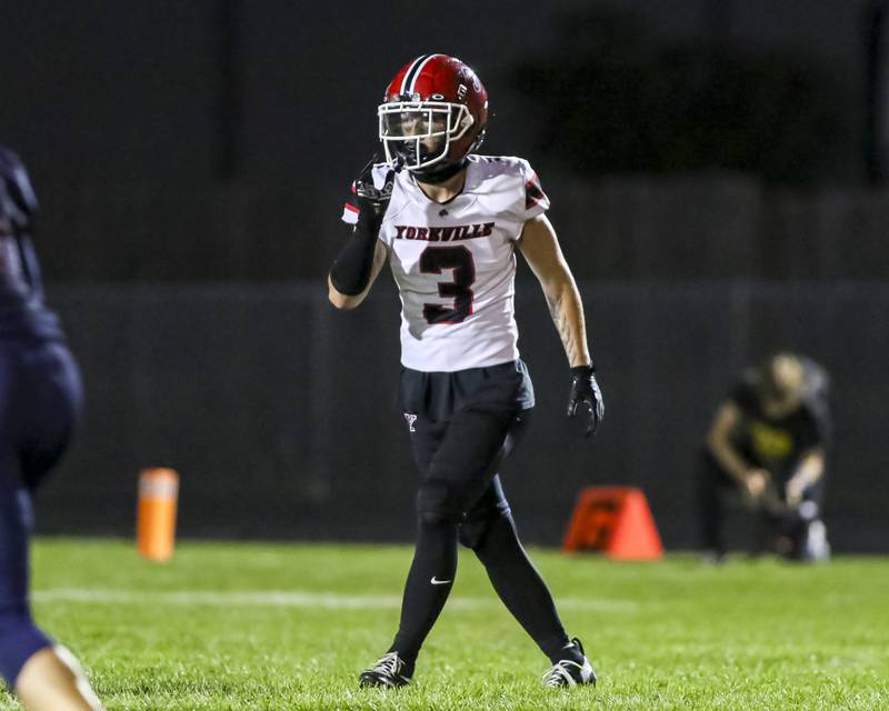Yorkville's Luke Hendershott (3) gets the defense set during football game between Yorkville at Oswego Friday, Sept 26, 2025 in Oswego.