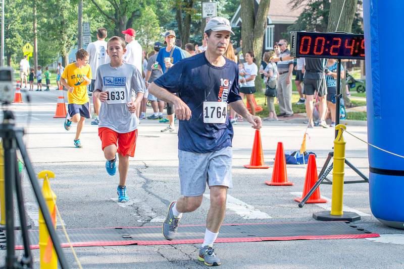 Runners, walkers participate in St. Mary of Gostyn 5k in Downers Grove