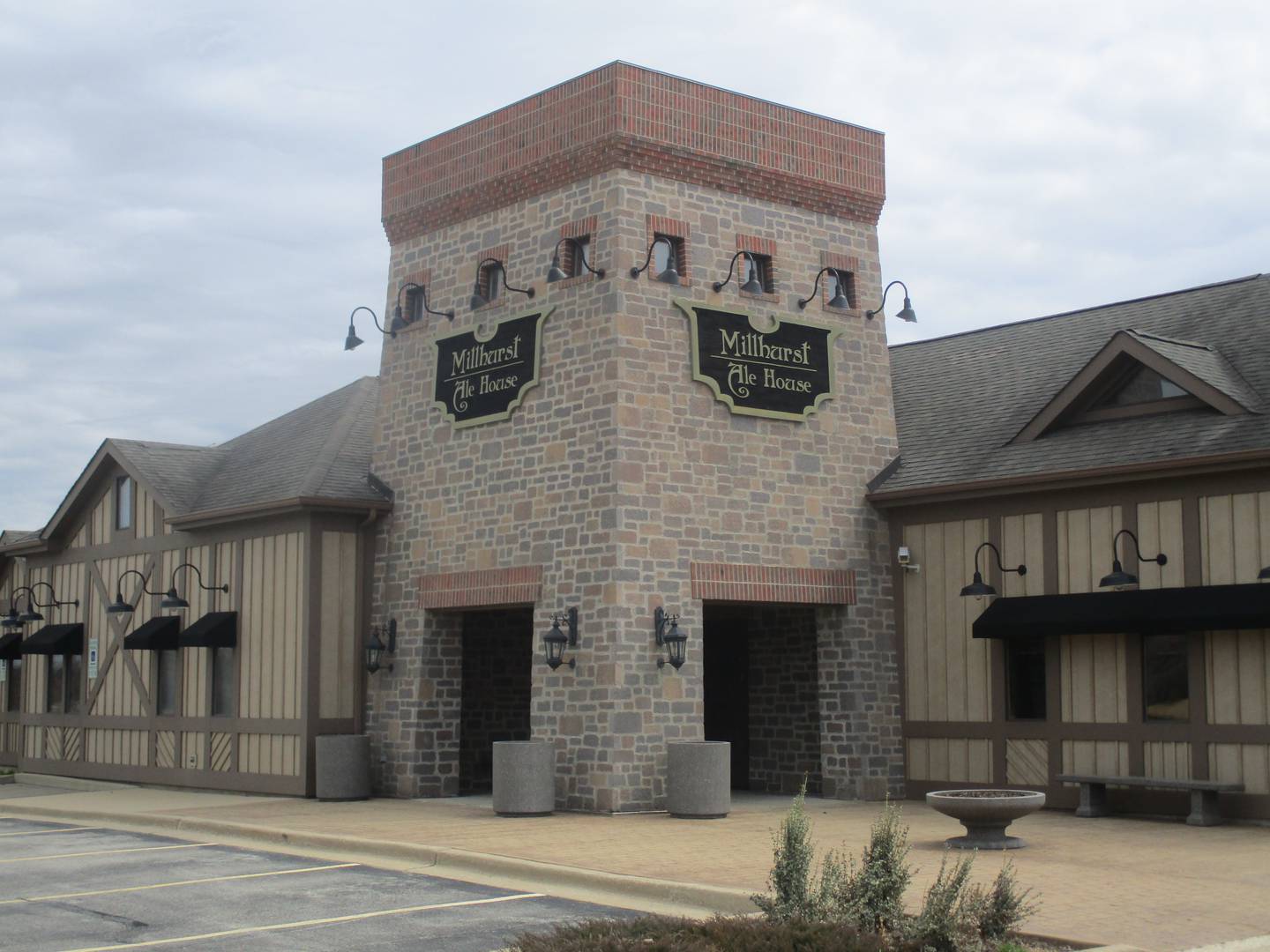 A Plainfield restaurant group is planning to open a new dining establishment in the former Millhurst Ale House building at the southeast corner of Route 47 and Kennedy Road in Yorkville. (Mark Foster -- mfoster@shawmedia.com)
