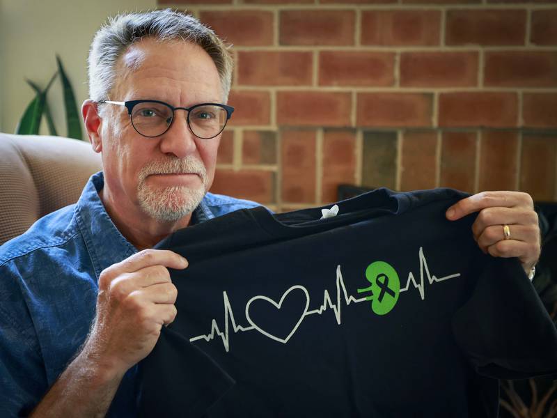 Woodridge man donates his kidney to help former neighbor’s son
