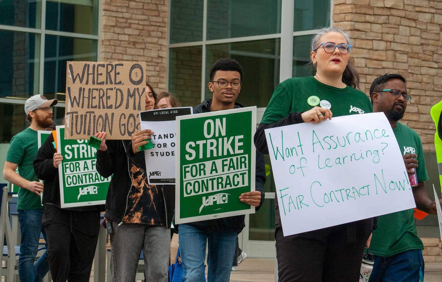 Striking faculty members, family and supporters picketing on University of Illinois Springfield’s campus.