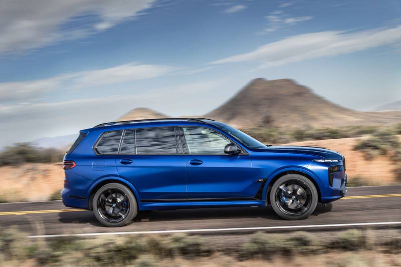 The 2023 BMW X7 M60i combines performance with luxury driving experience.