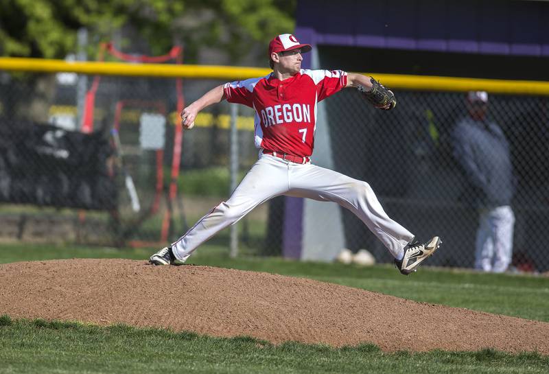 Oregon’s Nico Giuffre fires a pitch against Dixon.