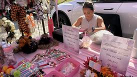 Huntley Farmers Market thrives on unseasonably warm weather