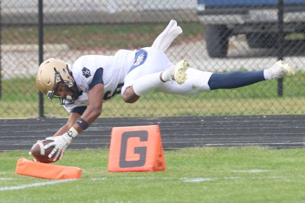 GCMS adjusts on the fly, tops Marquette 28-6 in 1A playoff opener