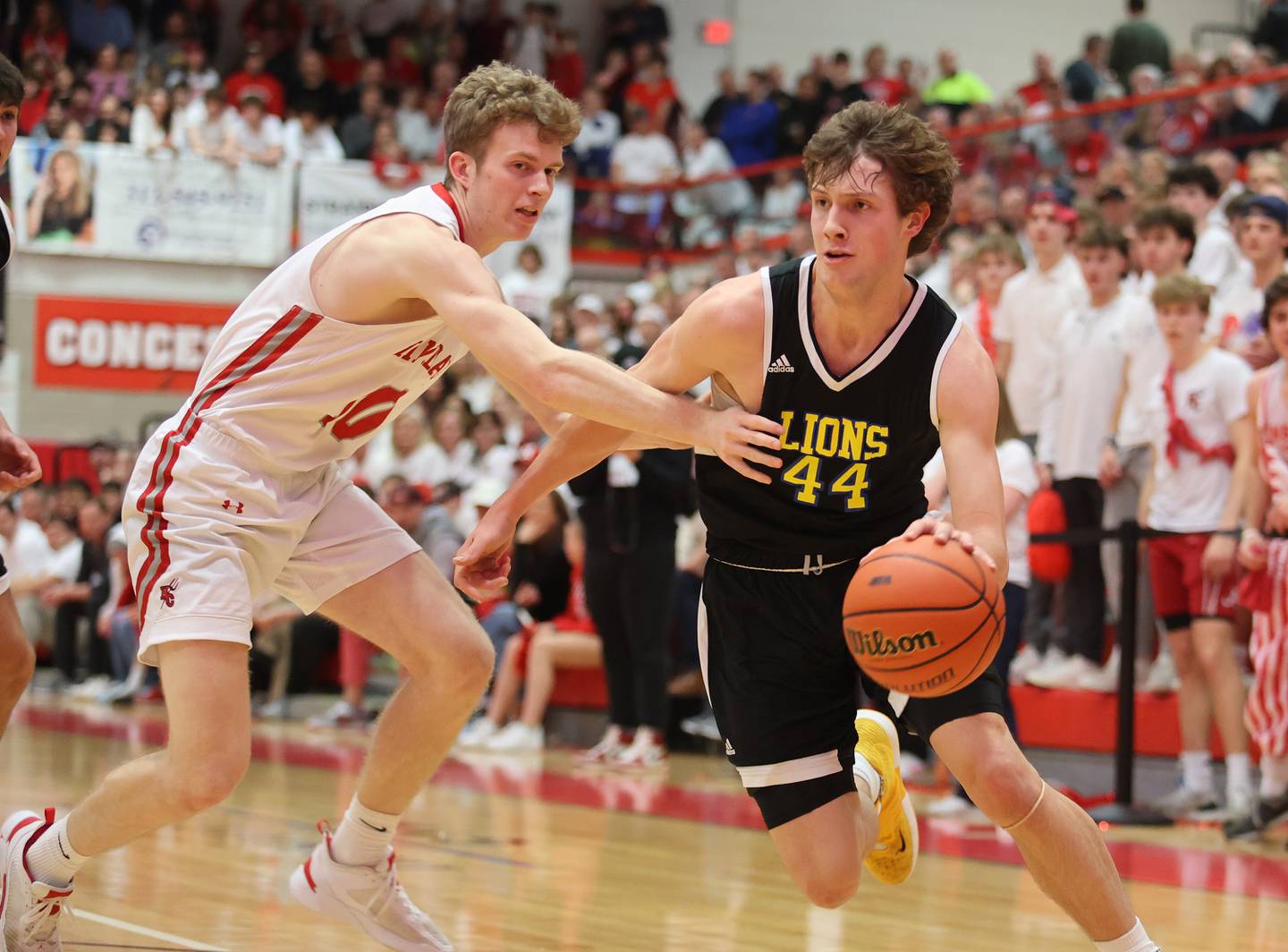 Lyons' Niklas Polonowski (44) drives the baseline during the boys 4A varsity sectional semi-final game between Hinsdale Central and Lyons Township high schools in Hinsdale on Wednesday, March 1, 2023.