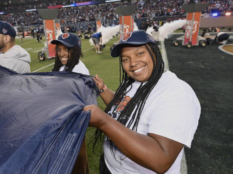 Cancer survivor unfurls Bear Down flag at Chicago Bears home opener