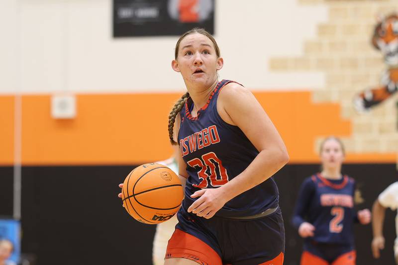 Oswego’s Peyton Johnson drives to the basket against Plainfield East on Tuesday, Jan. 13, 2026 in Plainfield.