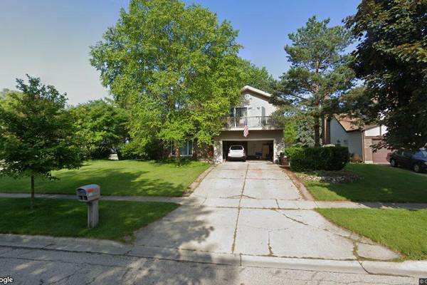 Single-family home sells in Crystal Lake for $402,000