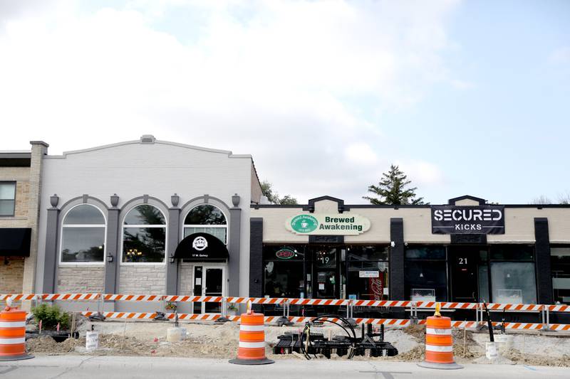 Construction continues on the West Quincy Streetscape Project, which is expected to be completed by Fall of 2023. This project includes West Quincy Street from Cass Avenue to Lincoln Street as well as South Lincoln Street from Quincy to Richmond.  Both Quincy and Lincoln will undergo an extensive upgrade including street resurfacing, sidewalk replacement and realignment, ADA accessibility ramps, new curbs and gutters, new storm sewer and drainage structure installation, new lighting, new signage and pavement markings, and new landscape and decorative streetscape features.
