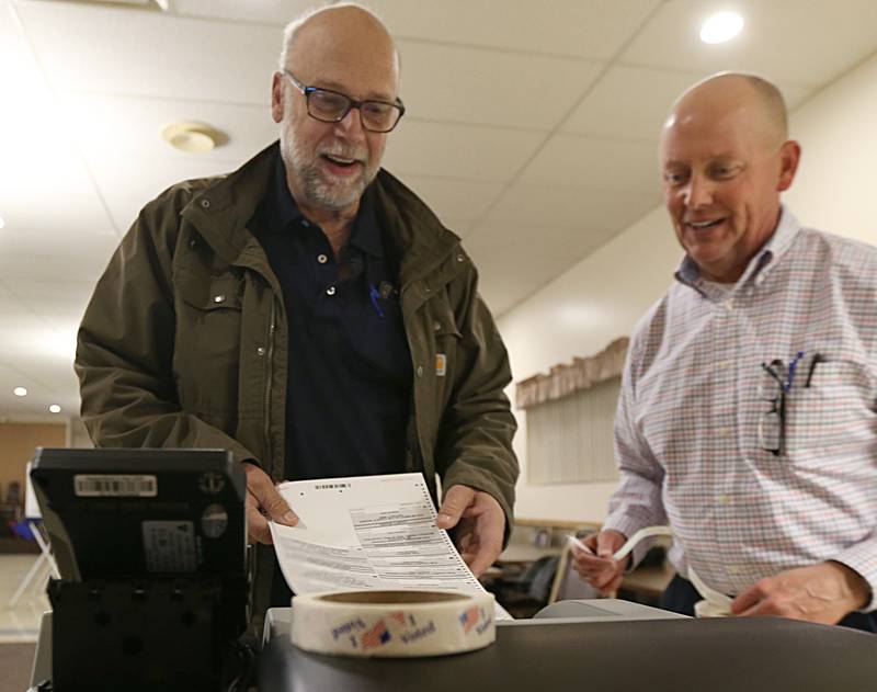 Carl Pacunas casts his ballot with the assistance of election judge Tom Jagers at the Moose Lodge on Tuesday, Nov. 8, 2022 in Princeton.
