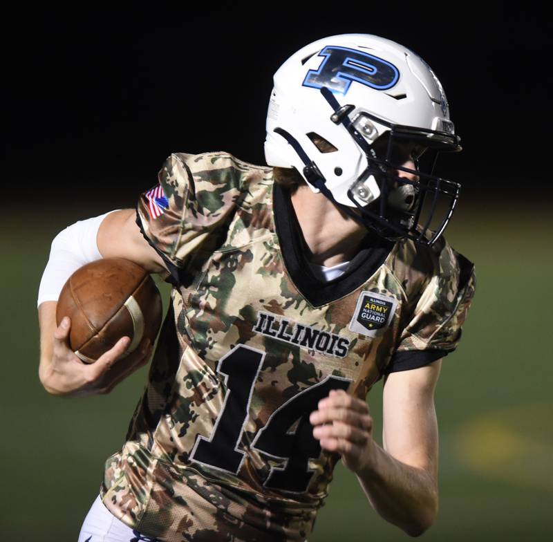Joe Lewnard/jlewnard@dailyherald.com
Prospect quarterback Seth Bledsoe carries the ball during Thursday’s game against Glenbrook South.