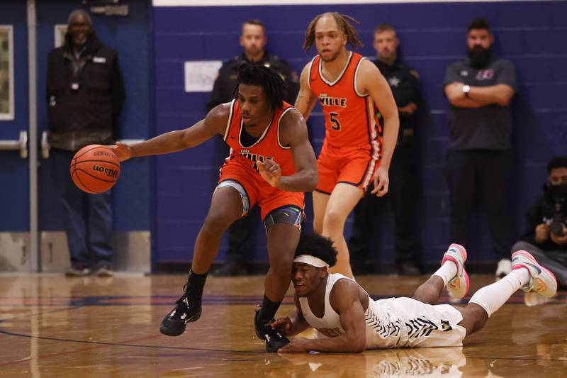 Romeoville’s Aaron Brown recovers the loose ball against Joliet West on Tuesday January 31st, 2023.