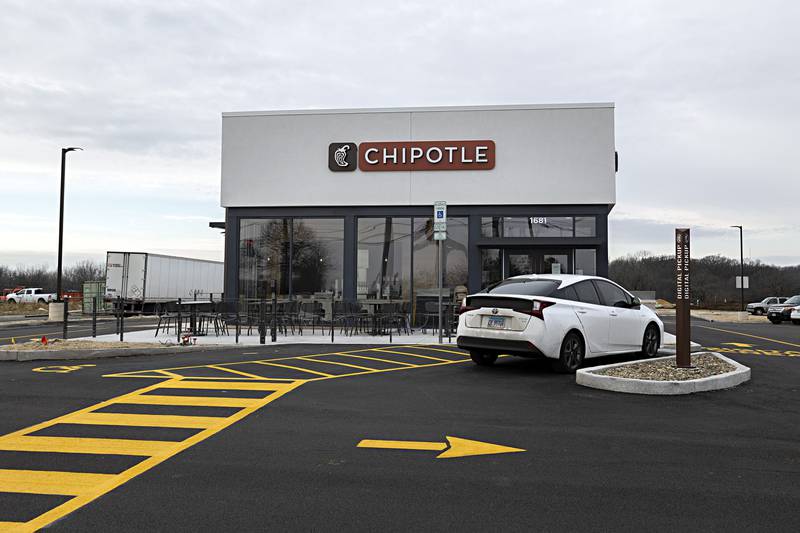 The restaurant features the brand’s signature Chipotlane, a drive-thru pickup lane that allows guests to pick up digital orders without leaving their cars.