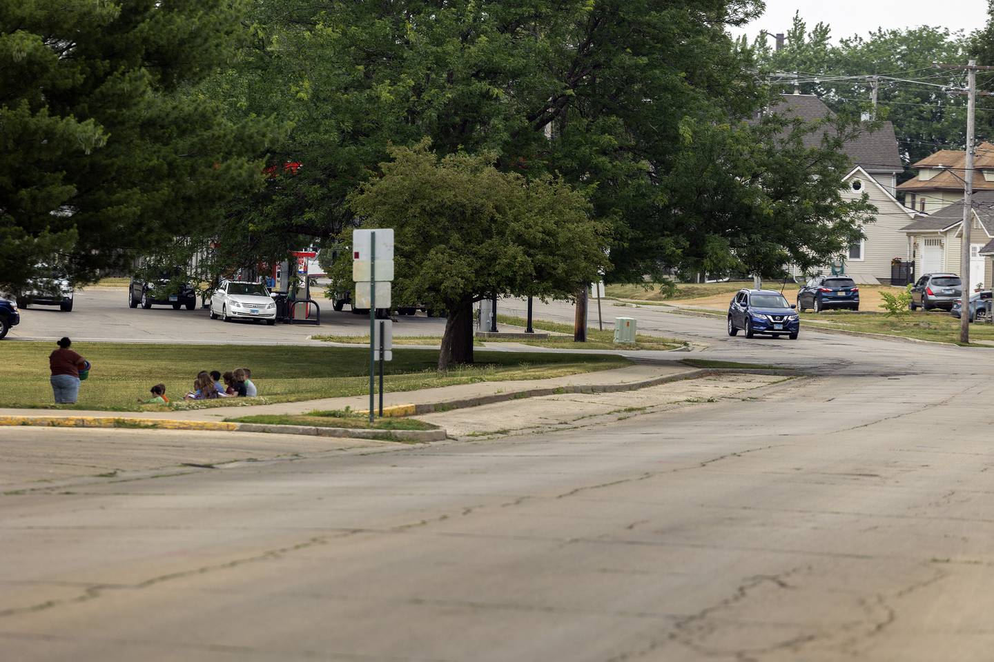 The city of Dixon is planning to replace the water main on Lincoln Avenue from First Street to Woodlawn Avenue.