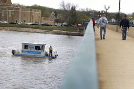 Dixon police conducting recovery search to find person who jumped from Peoria Avenue bridge into Rock River 