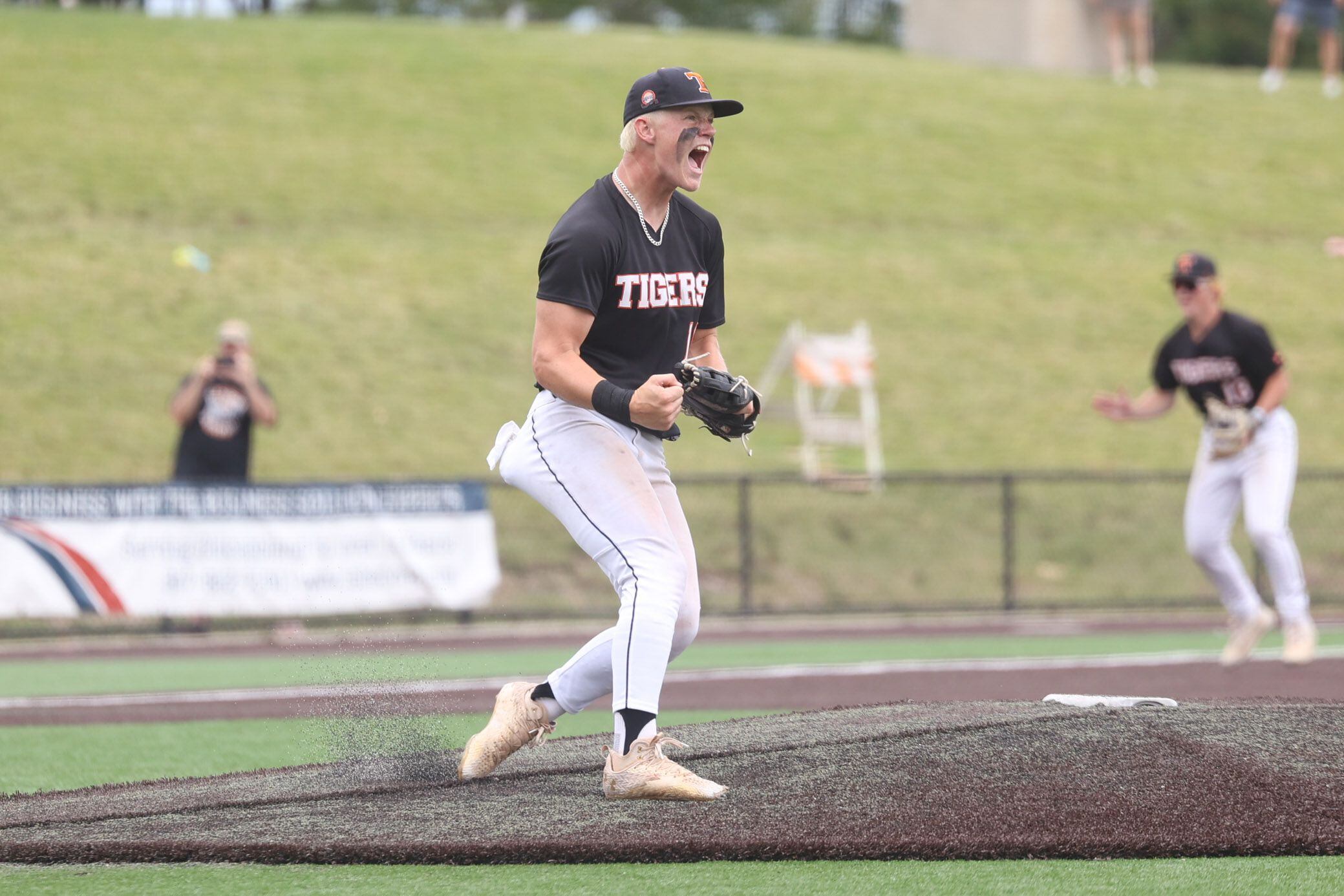 IHSA Class 3A Baseball State Tournament: Crystal Lake Central edges Lemont for first title in school history
