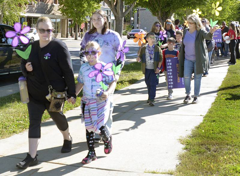Participants from Illinois Valley took part in the 2025 Walk to End Alzheimer’s on Saturday at Jordan Block in Ottawa. The annual walk, organized by the Alzheimer’s Association, raises awareness and funds for Alzheimer’s care, support and research.