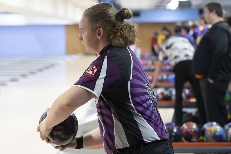 Dixon’s Cody Geil gets set during a frame in Dixon’s Toughman Tournament at Plum Hollow Thursday, Jan. 2, 2025.
