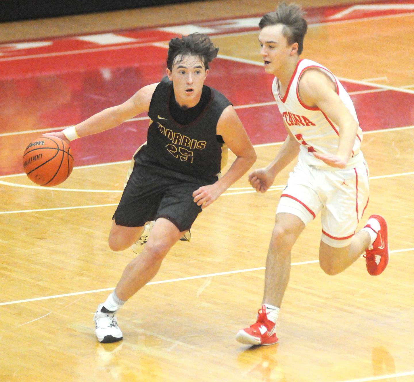 Morris' Brett Bounds dribbles as Ottawa's Huston Hart defends in Kingman Gym on Friday, Dec. 2, 2022 in Ottawa.