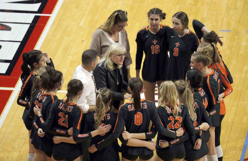 Brian Hill/bhill@dailyherald.com
St. Charles East's head coach Jennifer Kull talks to her team during a time out during the IHSA Class 4A third-place game between Barrington and St. Charles East Saturday November 12, 2022 at Redbird Arena in Normal.