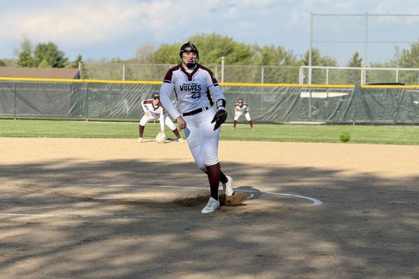 Feeling good again, Reese Mosolino pitches Prairie Ridge past Huntley