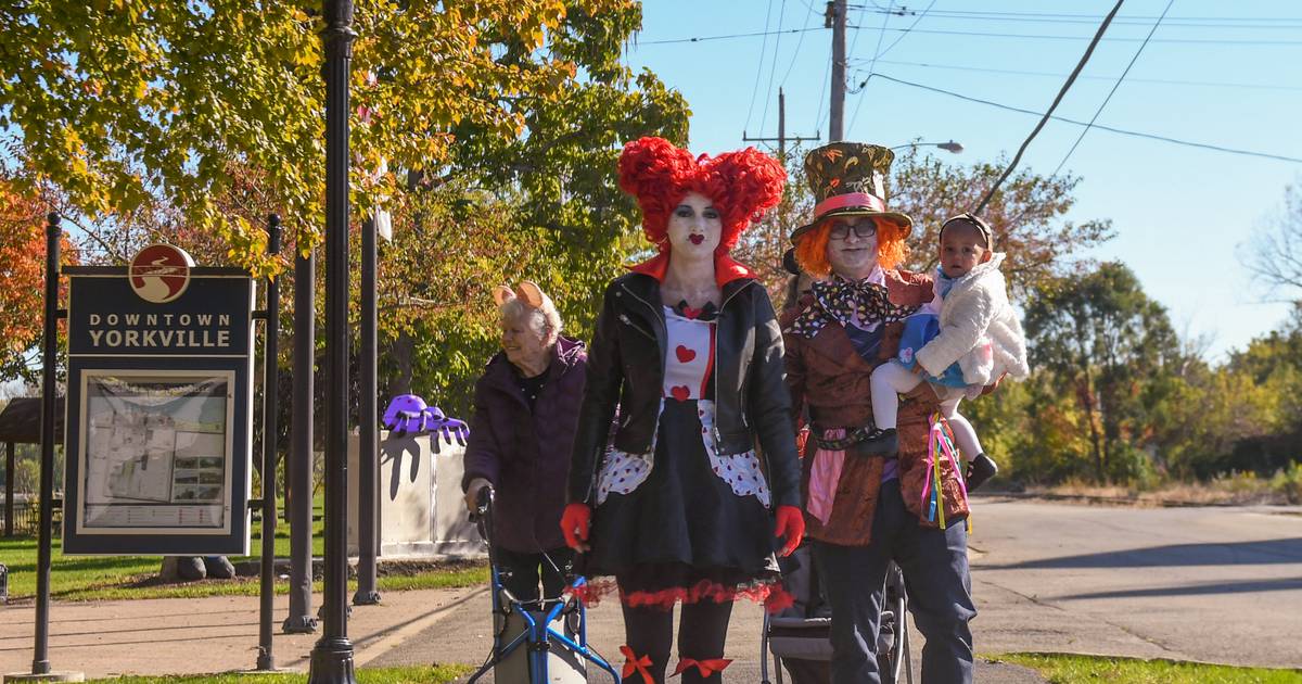 Trickortreaters and their families enjoy Yorkville Chamber’s Biz Boo