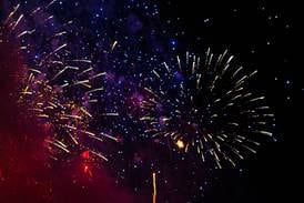 Catch a 2025 fireworks show in Starved Rock Country