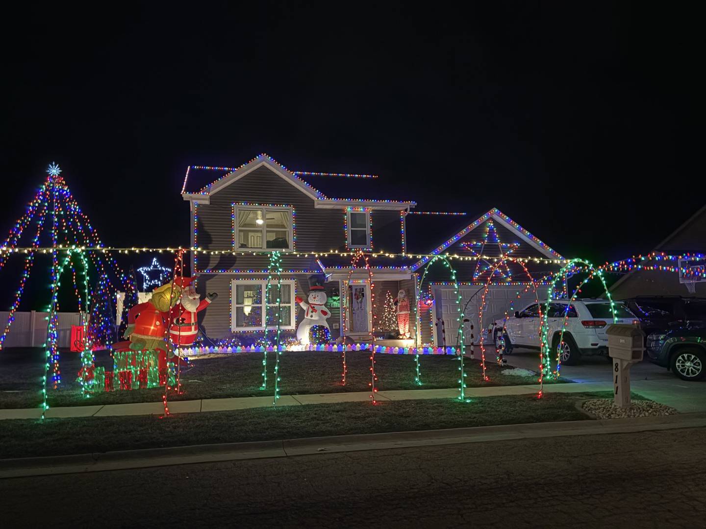 A view of Christmas decorations on the 800 block of Banbury Drive in Ottawa on Sunday, Dec. 21.