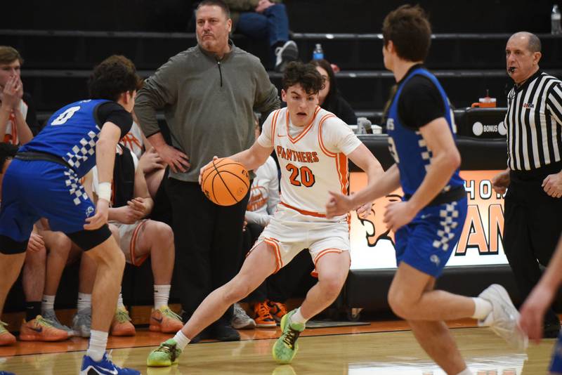 Gardner-South Wilmington's Reed Millette, center, dribbles between a pair of Clifton Central defenders during a River Valley Conference Tournament semifinal game at Gardner-South Wilmington Tuesday, Feb. 10, 2026.