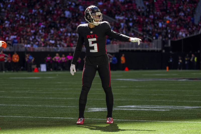 Atlanta Falcons wide receiver Drake London (5) lines up during the second half of an NFL football game against the Cleveland Browns, Sunday, Oct. 2, 2022, in Atlanta. The Atlanta Falcons won 23-20. (AP Photo/Danny Karnik)