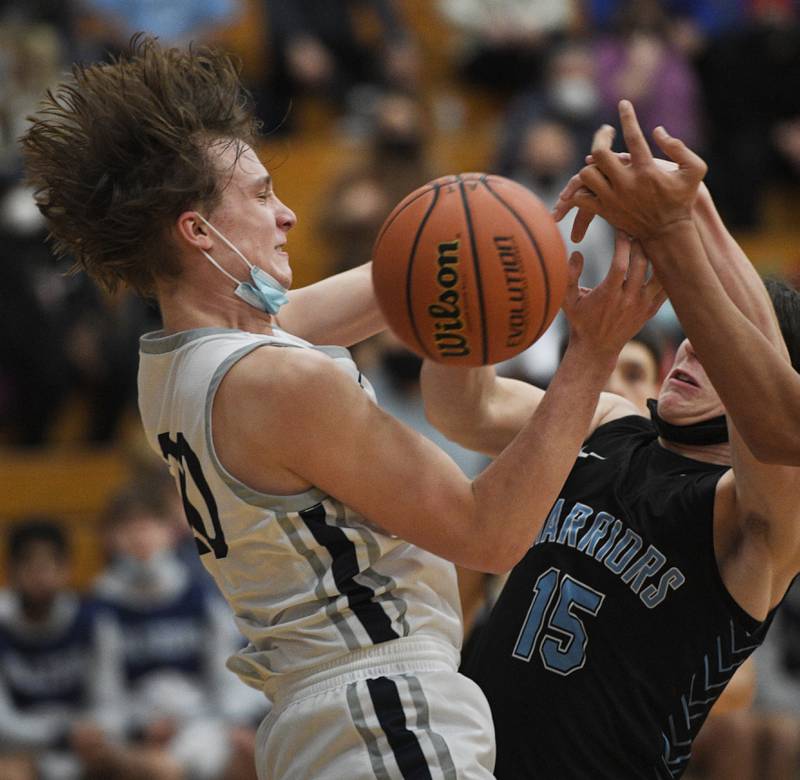 John Starks/jstarks@dailyherald.com
Addison Trail’s Joey Morales and Willowbrook’s Isaac Sobieszczyk compete for a rebound in a boys basketball game in Addison on Tuesday, January 18, 2022.