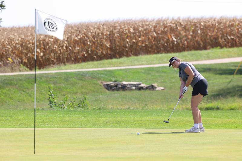 Watseka's Ainsley Urban watches a long putt during the IHSA Class 1A Dwight Regional at the Dwight Country Club on Tuesday, Sept. 30, 2025. Urban finished tied for third with a score of 90.