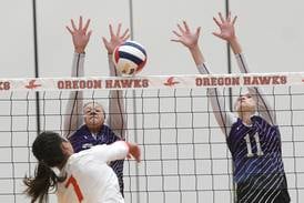 Volleyball: Wubbena, Mois come up huge as Oregon fends off late Dixon run in two-set victory