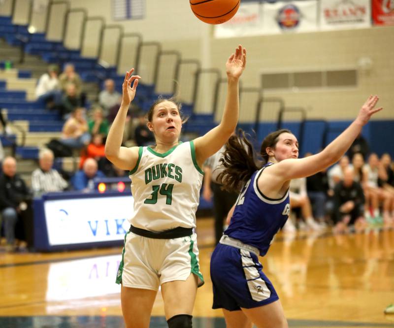 York’s Olivia Silkaitis and Geneva's Gabby Webb go after a loose ball during a 4A Geneva Regional semifinal game on Tuesday, Feb. 18, 2025 in Geneva.