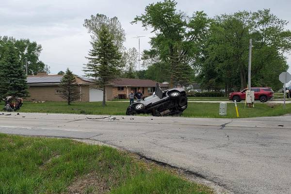 2 injured in crash on Illinois Route 115