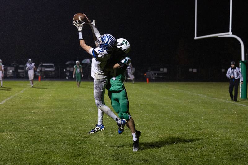 Clifton Central's Derek Meier catches a 2-point conversion in the second half during Dwight's 43-14 victory over Clifton Central in second round playoffs on Saturday, Nov. 8, 2025.